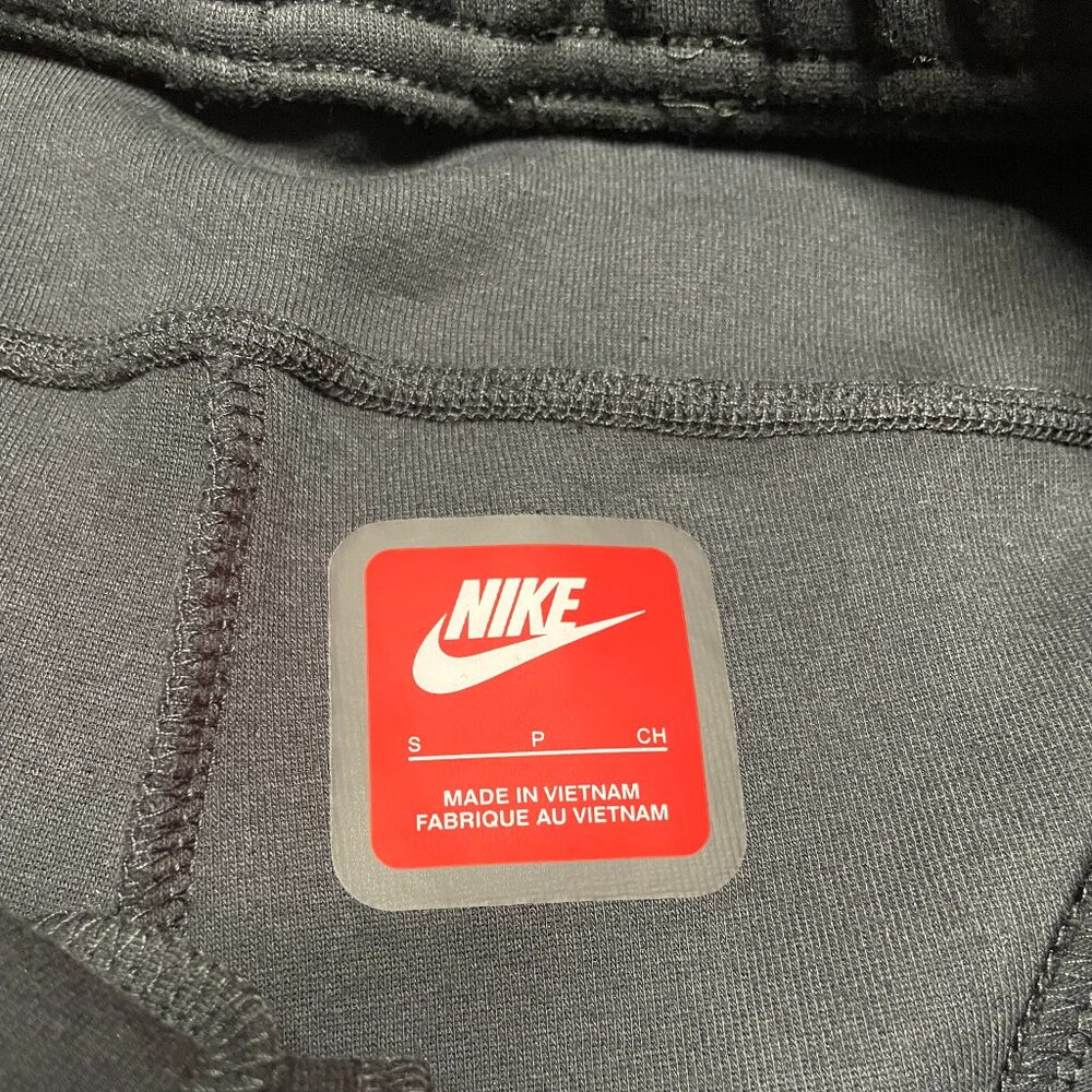 Black/Black - Nike Sportswear Tech Fleece Full-Zip Hoodie & Joggers Set - Picture 16 of 16